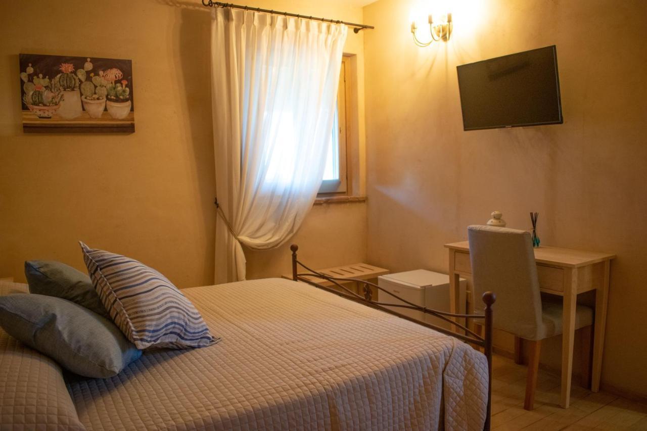 Camera Iris - B&B Antico Casale Monte San Biagio Exterior foto